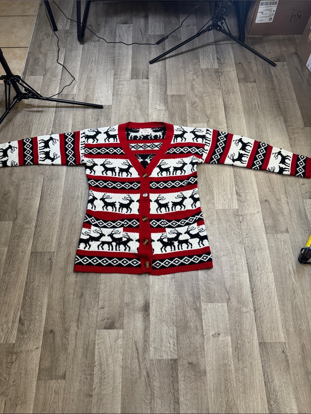Christmas Cardigan! XXL. Red, White & Black Reindeer Knit Cardigan Sweater - Picture 2 of 13